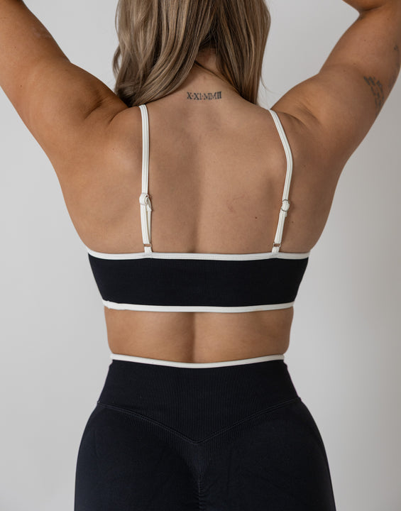 Shape Line Top Black